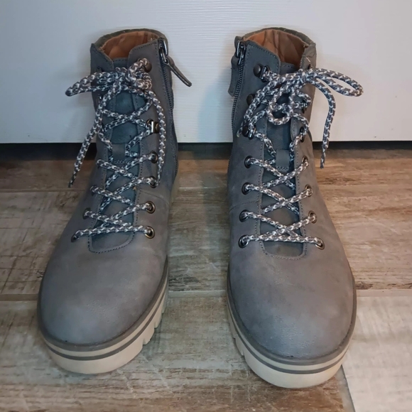 Caslon Hanley Water Resistant Lace-up Ankle Booties - Picture 2 of 8